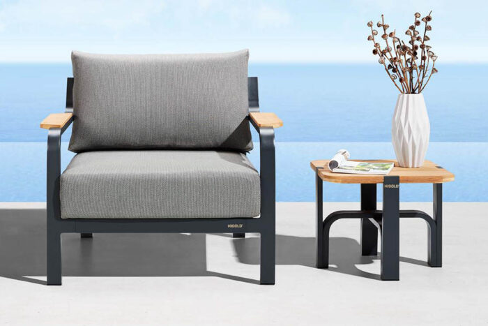Fauteuil salon Visconti et sa petite table d'appoint