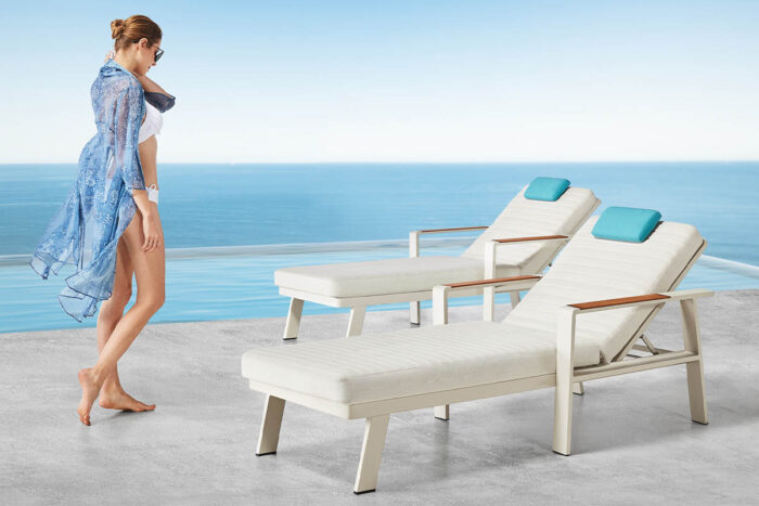 Deux transats blancs design Haut de gamme en Aluminium blanc sur terrasse NOFI