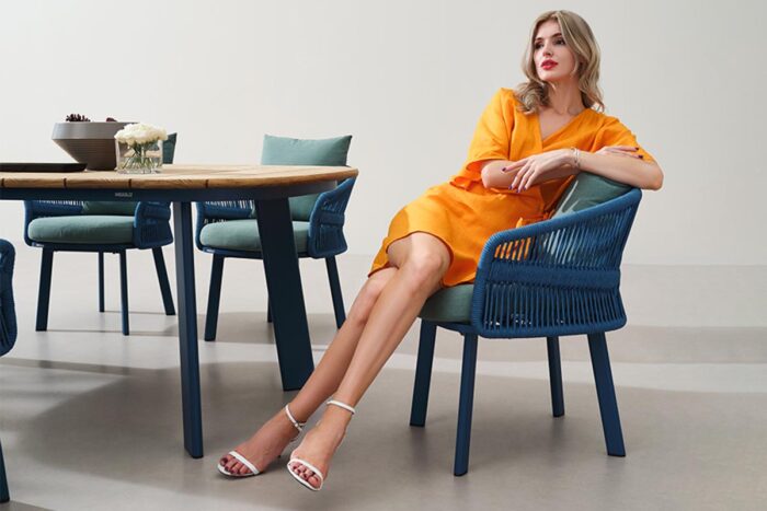 Table et chaises de jardin résine tressée bleue AIO