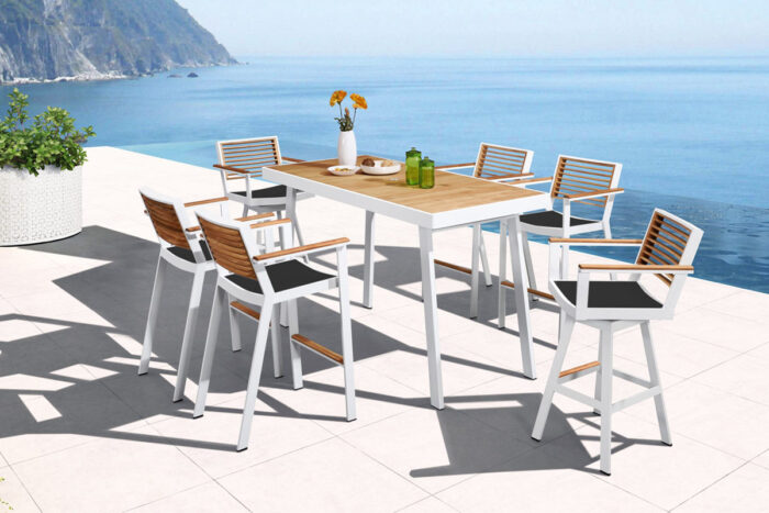 Salon de jardin table haute 6 places YORK: une table haute d'extérieur et six chaises hautes de jardin. L'ensemble est en aluminium blanc, dossiers et plateau en teck, assise noire.