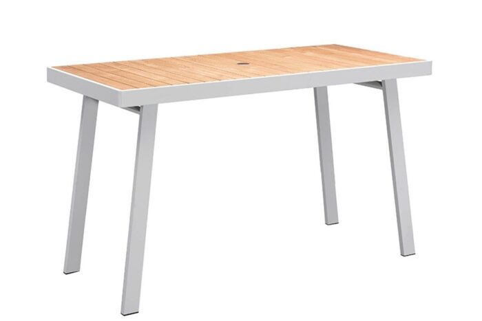 Table haute de jardin en aluminium blanc et plateau en teck, gamme York.