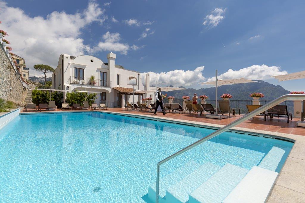 Spectra Cantilever umbrella Villa Piedimonte ItalyLR3