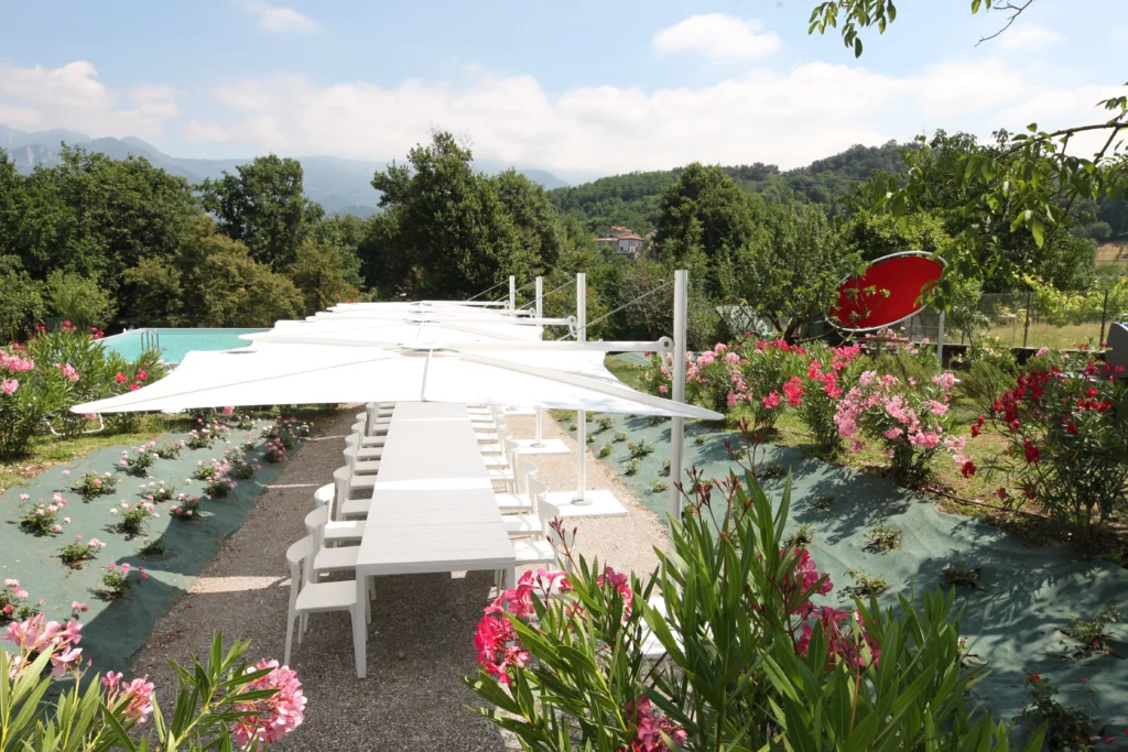 Hôtels et Yachts 80 Spectra cantilever umbrella amat